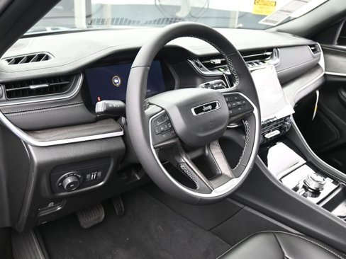 New 2025 Jeep Grand Cherokee L Limited w/ Black Appearance Package image 10