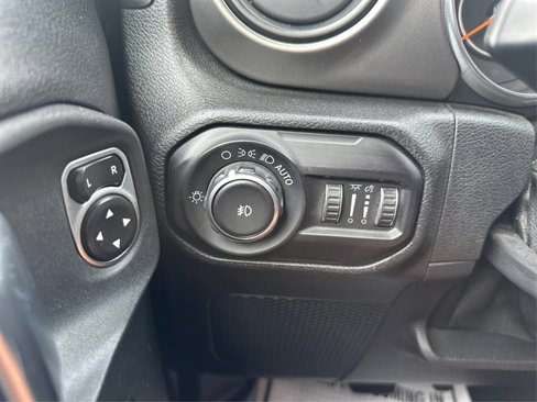 Used 2018 Jeep Wrangler Unlimited Sport S image 27