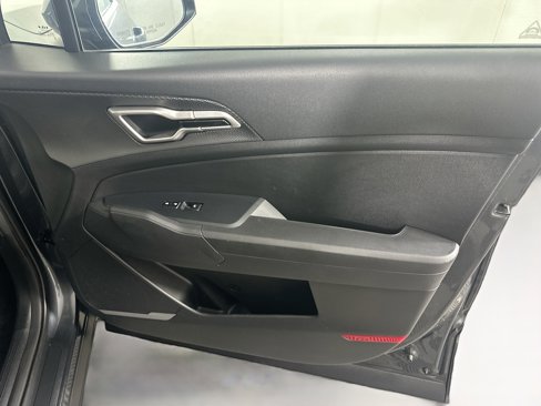 Used 2024 Kia Sportage LX image 30