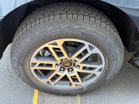 New 2025 Ford Expedition Active image 4