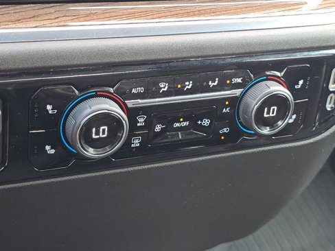 Used 2024 Chevrolet Silverado 2500 LT image 33