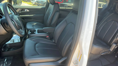 New 2026 Chrysler Voyager LX image 18