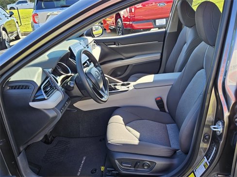 Used 2023 Toyota Camry LE image 5