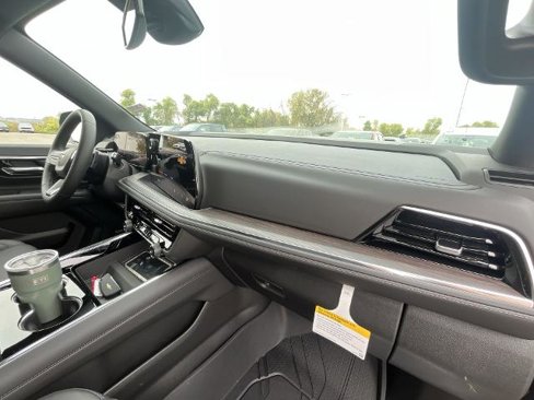 New 2026 Chevrolet Suburban Z71 image 66