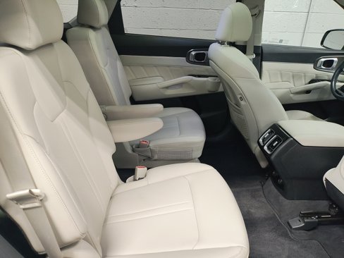 Used 2022 Kia Sorento SX image 12
