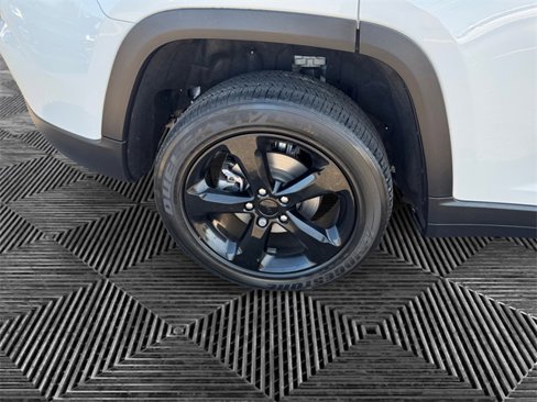 Certified 2023 Jeep Grand Cherokee Altitude image 15