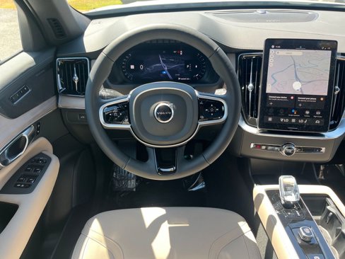 New 2026 Volvo XC90 B6 Plus w/ Protection Package Premier image 17