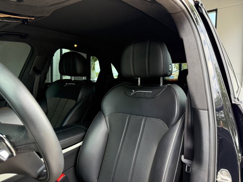 Used 2020 Bentley Bentayga Design Series image 24