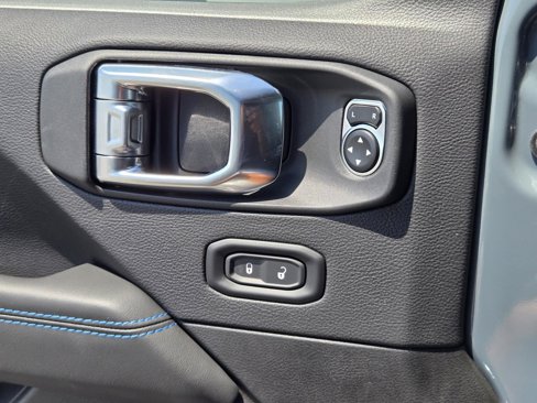 New 2025 Jeep Wrangler Unlimited Rubicon 4xe image 25