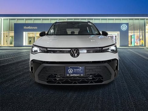 Certified 2025 Volkswagen Taos SE image 9