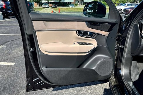 New 2026 Volvo XC90 B6 Plus w/ Protection Package Premier image 11