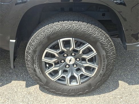 Used 2024 Chevrolet Colorado Z71 w/ Z71 Convenience Package 2 image 8