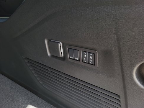 New 2025 Chevrolet Suburban Premier image 9