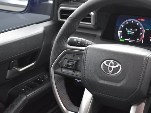 Used 2025 Toyota Tacoma TRD Off-Road image 18