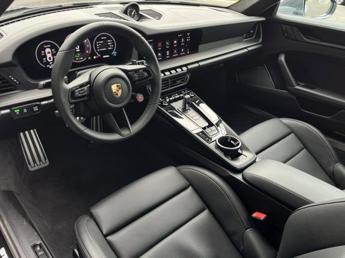 Certified 2025 Porsche 911 Carrera GTS image 4