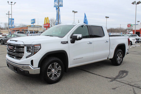Used 2024 GMC Sierra 1500 SLT image 2
