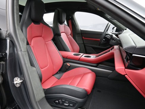 New 2025 Porsche Taycan GTS image 33