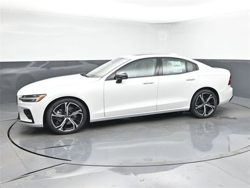 Used 2025 Volvo S60 B5 Plus w/ Climate Package image 4