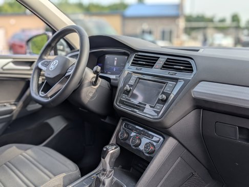 Used 2022 Volkswagen Tiguan S image 37