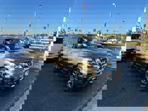 Used 2017 Nissan Pathfinder S image 3