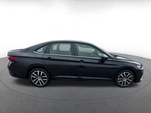 Used 2025 Volkswagen Jetta SE image 16