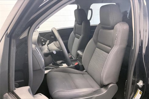 Used 2024 Nissan Frontier SV image 16