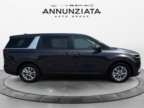 Used 2024 Kia Carnival LX image 6