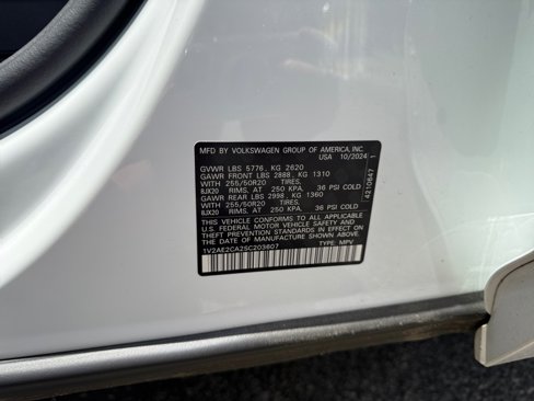 Certified 2025 Volkswagen Atlas Cross Sport SEL R-Line image 39