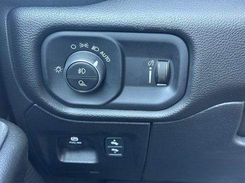 New 2026 RAM 1500 4x4 Crew Cab image 34