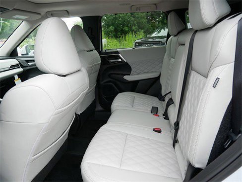 New 2025 Mitsubishi Outlander SEL image 5
