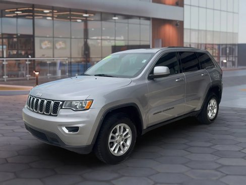Used 2019 Jeep Grand Cherokee Laredo image 2