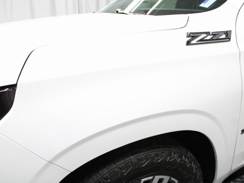 Used 2025 Chevrolet Suburban Z71 image 49
