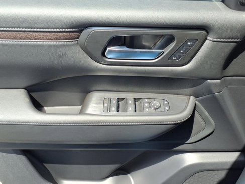 New 2025 Nissan Armada SL w/ Captain's Chari Seat Package image 13