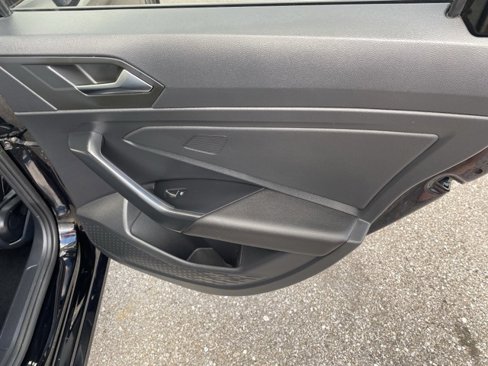 Used 2021 Volkswagen Jetta SE image 25