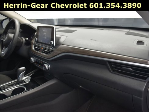 Used 2024 Nissan Altima 2.5 SV image 24