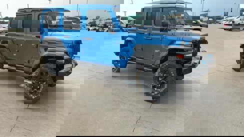 New 2023 Jeep Wrangler Unlimited w/ Sun & Screen Package image 2