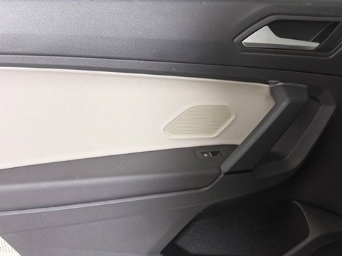 Used 2019 Volkswagen Tiguan SE w/ Panoramic Sunroof Package image 25