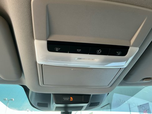 Used 2023 Nissan Rogue S image 31