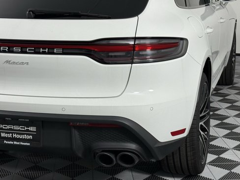 Certified 2025 Porsche Macan image 13