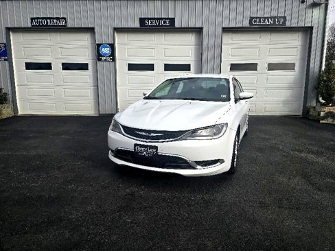 Used 2015 Chrysler 200 C image 2