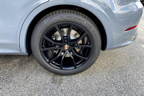 New 2026 Porsche Cayenne GTS image 16