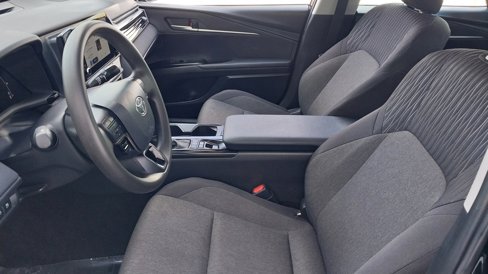 Used 2025 Toyota Camry LE image 18
