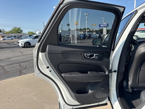 Certified 2025 Volvo XC60 B5 Plus image 30