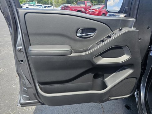 Used 2024 Nissan Frontier SV image 12