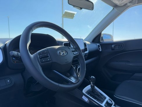 Certified 2025 Hyundai Venue Limited image 17