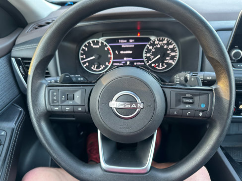 Used 2023 Nissan Rogue SV image 16