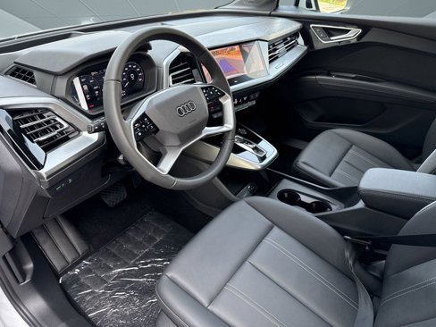 New 2025 Audi Q4 e-tron Prestige image 4