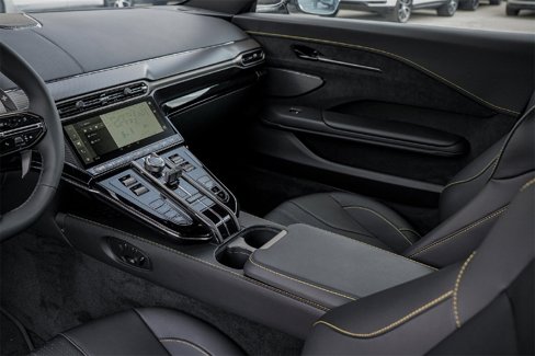 New 2026 Aston Martin V8 Vantage Coupe image 16