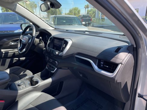 Used 2024 GMC Terrain SLT image 33