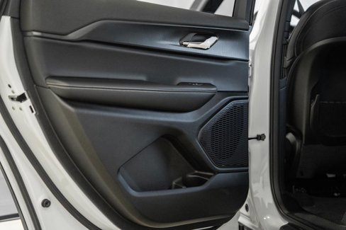 New 2025 Jeep Grand Cherokee L Laredo w/ Luxury Tech Group I image 35